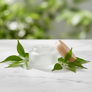 Tarro de Crema Cosmética de Vidrio Transparente Esmerilado de 50ml 100ml con Tapa de Bambú Natural, Recargable, con Logotipo Personalizado - Product Image 1