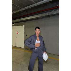 Conjunto Deportivo Cómodo con Detalle de Cremallera en Antracita - Product Image 3