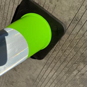 Flexibler grüner PVC-Straßenleitkegel, spritzgegossen, 70 cm, für Stadtstraßen und Verkehrssicherheit - Product Image 5