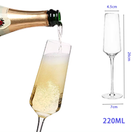 Vente en gros de verres à vin rouge carré pour cocktail créatif Martini à cylindre droit unique à longue tige de haute qualité faits à la main