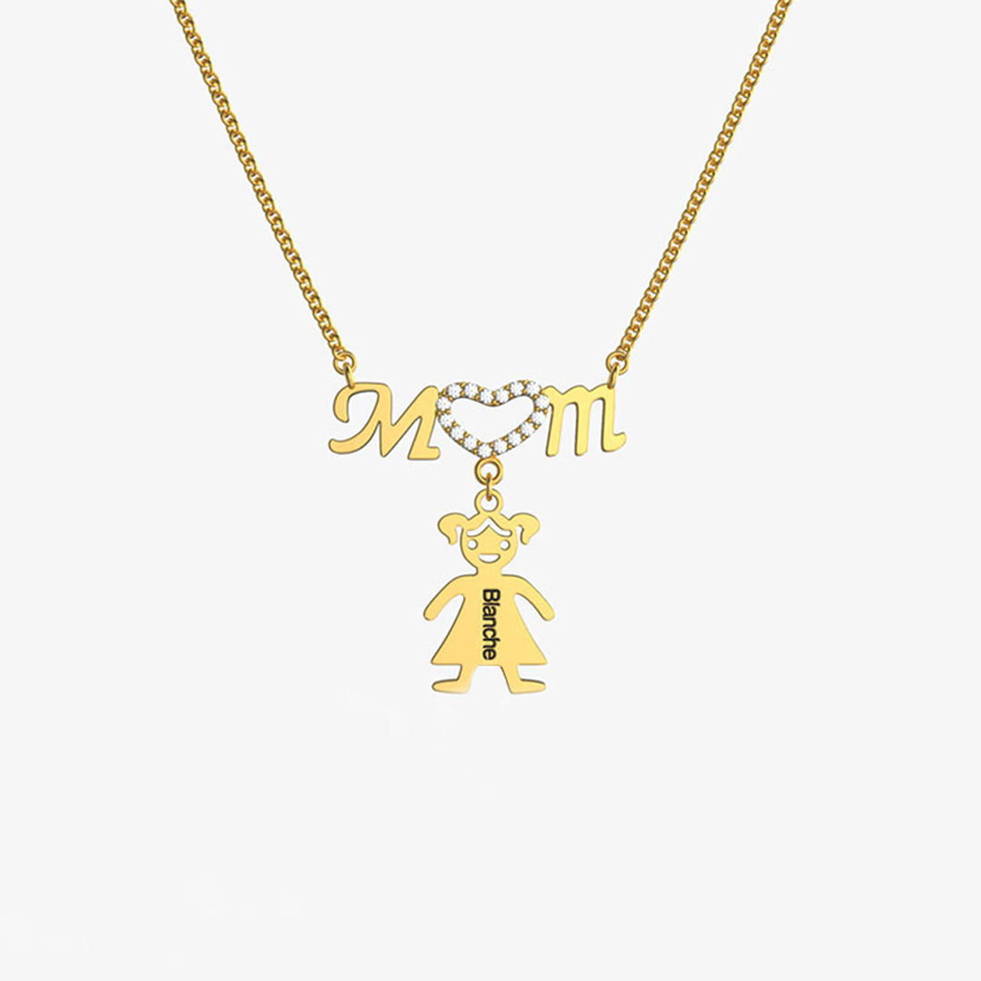 Un bambino con mamma d'oro