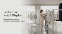 Présentoir de vêtements sur pied en métal doré avec plateforme noire et comptoir de caisse en marbre blanc – Aménagement de boutique de luxe