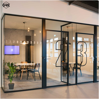 Cloison de séparation en verre moderne avec cadre en aluminium de 100 mm, stores intégrés, insonorisation 45 dB, écologique, pour bureaux et écoles