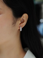 Boucles d'oreilles créoles en argent sterling 925 à double rangée de moissanite pour femme, boucles d'oreilles huggie en moissanite à griffes partagées style éternité