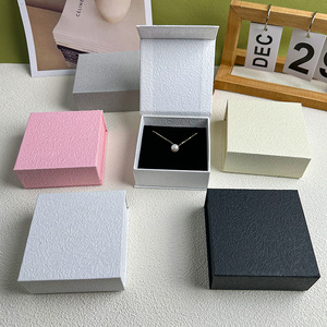 กล่องใส่เครื่องประดับแบบลิ้นชักกระดาษแข็งพิมพ์โลโก้ OEM ขนาดตามสั่ง พร้อมฟองน้ำสีดำสำหรับบรรจุภัณฑ์เครื่องประดับ - Product Image 5