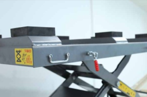 Elevador <span class=keywords><strong>de</strong></span> batería Elevador hidráulico automotriz Capacidad <span class=keywords><strong>de</strong></span> 2000kg Coche eléctrico EV Batería <span class=keywords><strong>de</strong></span> coche Sistemas <span class=keywords><strong>de</strong></span> elevación <span class=keywords><strong>de</strong></span> garaje para <span class=keywords><strong>taller</strong></span> - Product Image 3