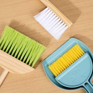 Ensemble de balai de <span class=keywords><strong>jouet</strong></span> de balayage <span class=keywords><strong>en</strong></span> <span class=keywords><strong>bois</strong></span> pour enfants garçons et filles semblant jouer nettoyage outils d'entretien ménager - Product Image 3