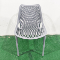 Chaise de salle à manger en plastique robuste pour la maison, empilable, respirante, facile à ranger, dossier creux, pour l'extérieur, loisirs, moderne et simple