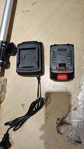 Coupe-herbe sans fil 21V électrique et manuel, à <span class=keywords><strong>batterie</strong></span> Li-ion, avec lames en nylon et en métal, et moteur arrière maximal - Product Image 4