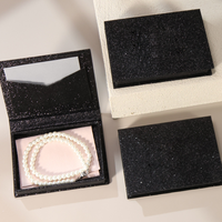 Nouveauté la plus vendue sur Xiaohongshu : Boîte de rangement à bijoux rectangulaire ultra-fine à couvercle rabattable avec pochette en microfibre personnalisable