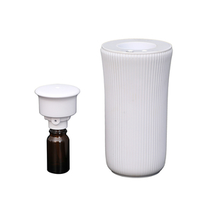 Vente en gros d'électroménager Humidificateur USB mignon Machine à parfum d'ambiance Désodorisant pour voiture Diffuseur d'arômes pour voiture <span class=keywords><strong>AMOS</strong></span> Aroma - Product Image 5