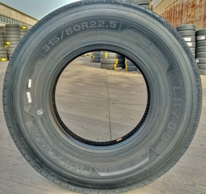 Neumático de Camión de Alto Rendimiento 315/80r22.5, Neumático Radial TBR Sin Cámara, Neumáticos para Todas las Estaciones para Camiones de Trabajo Pesado, Directo de Fábrica - Product Image 4