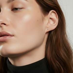 Boucles d'oreilles en diamant pour bébé, accessoire de bijouterie élégant et luxueux - Product Image 1