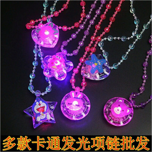 Collar luminoso con colgante de plástico acrílico, juguete para niñas de 5 a 7 años, venta al por mayor en puestos de mercado nocturno - Product Image 2