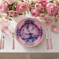 Assiettes de présentation vintage en porcelaine, base blanche avec décor floral doré, vaisselle décorative en céramique pour la mise en table de banquets de mariage
