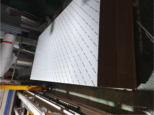 Madera contrachapada de melamina <span class=keywords><strong>comercial</strong></span> de 8 pies x 4 pies, 18mm, Cara de película PET, madera contrachapada laminada brillante UV - Product Image 2