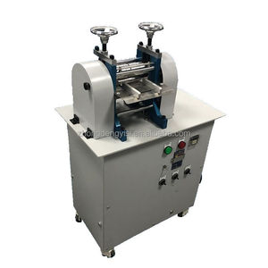 Machine de gaufrage et de marquage à chaud automatique pour ceintures en cuir, à alimentation hydraulique par tambour - Product Image 1