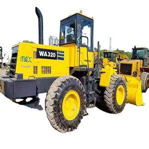 Minicargador de rueda delantera Komatsu 2. 0 usado, maquinaria de construcción de Japón, motor central, cargador de tractor, carga nominal de 3 toneladas probada - Product Image 1