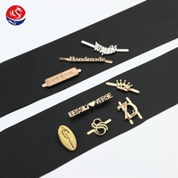 Accessoires de quincaillerie de sac professionnel en alliage de Zinc Logo de marque personnalisé lettres creuses gravées étiquettes en or clair pour cuir