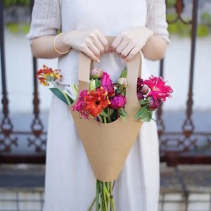 Porta Ramos de Flores de Papel Kraft Ecológico con Asa Integrada y Etiqueta Personalizada para Floristas y Tiendas de Regalos en Todo el Mundo - Product Image 3