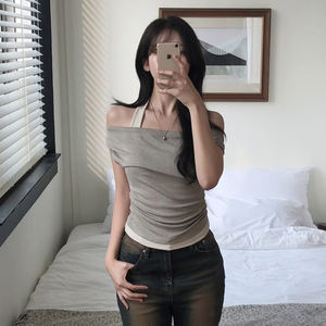 ชุดเซ็ตไหมพรมสองชิ้นแบบเรียบหรูเหนือเข่า พร้อมเสื้อครอปเปิดไหล่ทรงเข้ารูปสำหรับผู้หญิง - Product Image 3