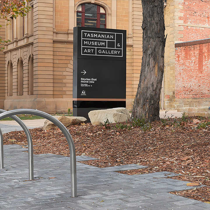 Consulting Arrow Guard Wayfinding Technologies Rails Regulatory Building Road Pole Led Find Party Directions Sign