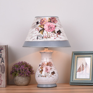 LED sáng tạo và cá nhân theo phong cách đồng quê nghiên cứu phòng khách và trang trí phòng ngủ đèn bàn gốm đơn giản và hiện đại - Product Image 1