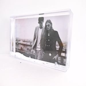 <span class=keywords><strong>2021</strong></span> Offre Spéciale personnalisé 4x6 Marcos De Poto photo cadres Photo acrylique paillettes liquide bloc pour la décoration intérieure cadres en plastique - Product Image 2