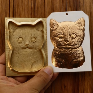 Logotipo Exclusivo en Relieve y con Estampado en Bronce, Empaque de Lujo / Tarjeta de Presentación de Alta Gama, Placa Metálica de Alta Precisión con Estampado en Bronce - Product Image 2