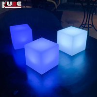 Cube en plastique PE de 10 cm en gros, 16 couleurs, barre lumineuse LED, tabouret, chaise, cube lumineux LED