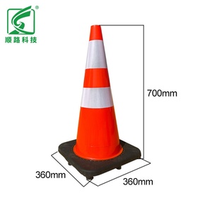 Cône de signalisation routière de sécurité de 700 mm (28 pouces) en PVC rouge-orange avec matériau réfléchissant pour la sécurité routière - Product Image 6