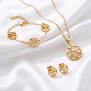 Ensemble de bijoux Jingciren Boutique, style luxe léger, esprit old money, logo creux rond, acier inoxydable, emballage élégant en boîte cadeau. - Product Image 3