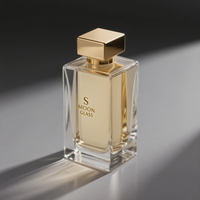 Flacon de parfum rectangulaire en verre rechargeable luxueux de 30 ml, 50 ml, 100 ml, transparent avec bouchon carré doré et vaporisateur à pompe