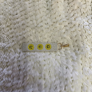 Porte-clés personnalisé perlé avec motif fruité, mousqueton en feutre, design tissé simple, brodé à la main, écologique - Product Image 1