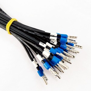 Maßgefertigte Einzeldraht-Kabelkonfektion mit Crimpanschlüssen, Ferrulen und Schrumpfschlauch für Elektrische Geräte - Product Image 1