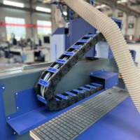 Routeur CNC industriel 3 axes Utools certifié CE 1325, conçu pour les opérations de découpe du bois, du MDF et des feuilles d'acrylique