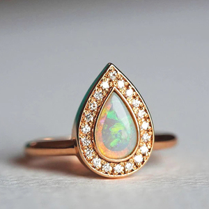 Anillo de Ópalo con Corte de Pera en Oro de 14K, Joyería de Moda para Mujer, Anillo de Banda con Circonita Cúbica Natural - Product Image 1