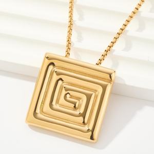 Großhandel Modische Trendige Hochwertige 18K Vergoldete Wasserdichte Schmuck Edelstahl Tarot-Karten Siegelanhänger Halskette - Product Image 1