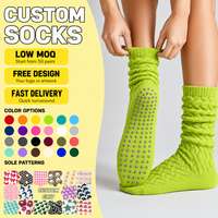 Chaussettes de sport antidérapantes pour femmes avec logo athlétique, chaussettes de yoga et de pilates, chaussettes bouffantes, chaussettes de sport imprimées en coton personnalisées