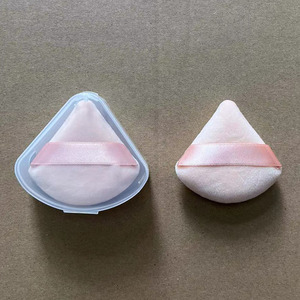 Zonyin Vente en gros de petits puffs à poudre pour le visage, <span class=keywords><strong>pas</strong></span> chers, doux, triangulaires, en velours, avec boîte en plastique - Product Image 4