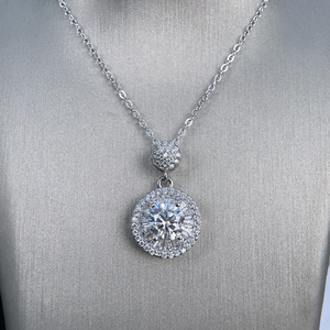 Collier en argent sterling S925 avec diamant moissanite de 2 carats, pendentif rond polyvalent haut de gamme, à porter au quotidien, <span class=keywords><strong>cadeau</strong></span> pour petite amie - Product Image 3