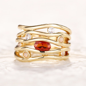 Anello a Strati Stile Rubino per Donne, Gioiello Elegante e di Lusso per le Dita - Product Image 1