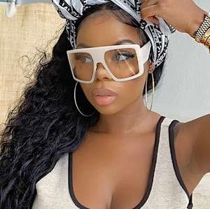 Compra al por Mayor <span class=keywords><strong>de</strong></span> <span class=keywords><strong>Gafas</strong></span> <span class=keywords><strong>de</strong></span> <span class=keywords><strong>Sol</strong></span> Cuadradas <span class=keywords><strong>de</strong></span> Moda para <span class=keywords><strong>Mujer</strong></span>, Negras y Rosas, con Protección UV400, Montura Completa y Cadena, Estilo Retro - Product Image 3