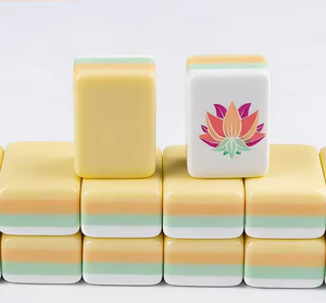 Lot de cartes de <span class=keywords><strong>mahjong</strong></span> américaines modernes en PVC à quatre couches, jaunes, pliables et durables, pour les fêtes en plein air et le divertissement en camping - Product Image 3