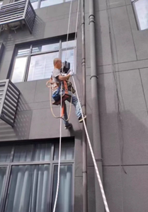 Machine de levage électrique rechargeable télécommandée de batterie au lithium de construction à haute altitude - Product Image 6