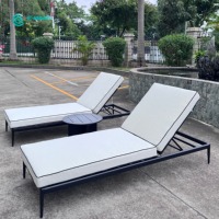 Chaise longue de jardin durable en aluminium avec table d'appoint pour hôtel et bord de piscine