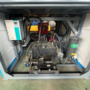 Machine de soufflage automatique pour bidons en plastique HDPE de 5 <span class=keywords><strong>litres</strong></span>, à haut rendement et double station, en promotion directe usine - Product Image 5