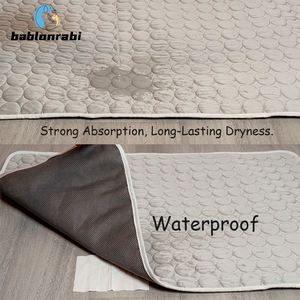 Alfombrilla refrescante para mascotas de seda helada impermeable suave transpirable de verano al por mayor lavable portátil para dormir y entrenar perros y gatos - Product Image 4