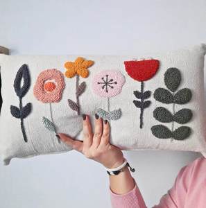 Fournisseur de coussins brodés faits main sur mesure, cadeaux de luxe, coussin brodé et capitonné pour Noël - Product Image 4