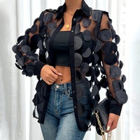 Chemise en maille transparente pour femmes tendance avec décoration de pétales 3D, haut décontracté à manches longues